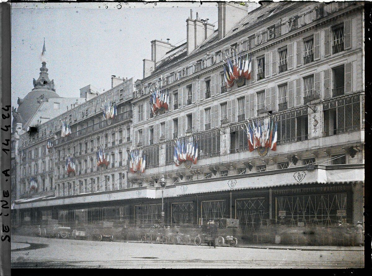 Lieu : Arrondissement IV Lieu : Paris , France Thème : Activite économique Thème : Transport Thème : Habitat / Architecture Thème