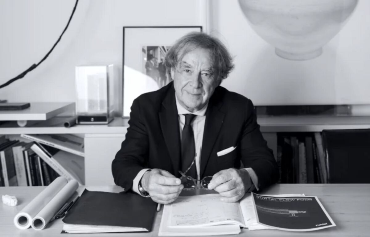Portrait de Jean-Michel Wilmotte à son bureau