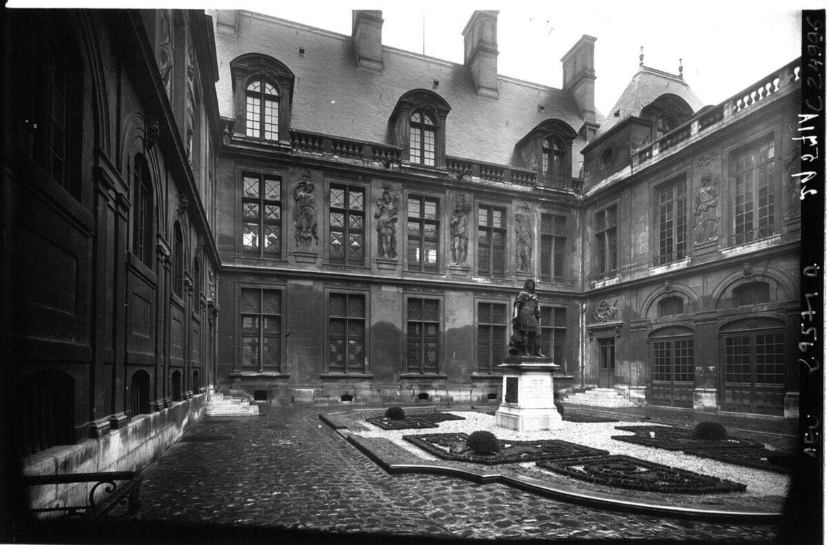 Façade de l’hôtel de Madame de Sévigné, qui abrite le musée Carnavalet, à Paris